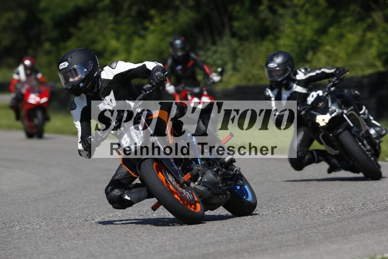 /Archiv-2024/29 12.06.2024 MOTO.CH Track Day ADR/Gruppe blau/8